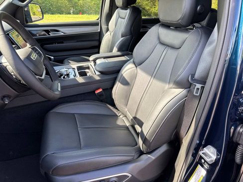 New 2026 Jeep Grand Wagoneer Limited AWD/4WD image 32