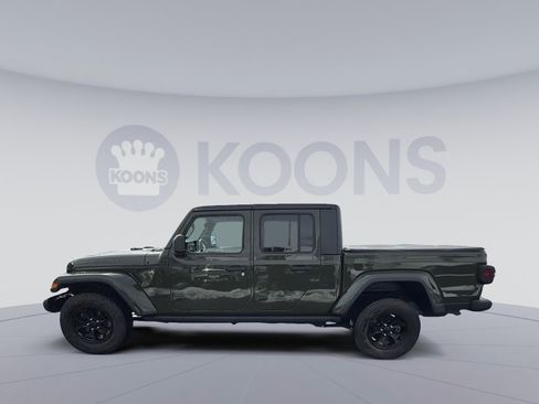 Used 2021 Jeep Gladiator Willys image 2