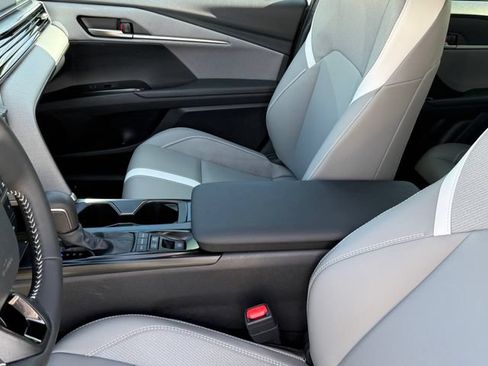 Used 2026 Toyota Camry SE w/ Convenience Package FWD image 11