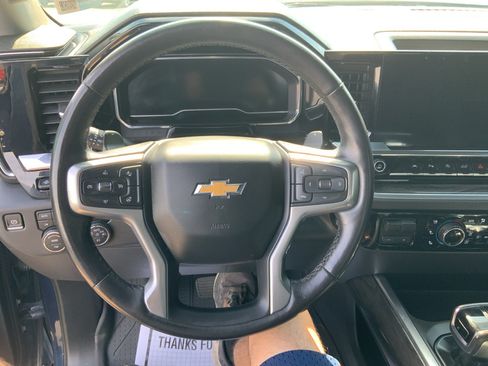 Used 2022 Chevrolet Silverado 1500 LTZ w/ LTZ Premium Package AWD/4WD image 12