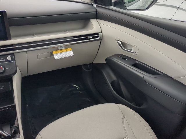 Certified 2025 Hyundai Tucson SE FWD image 17