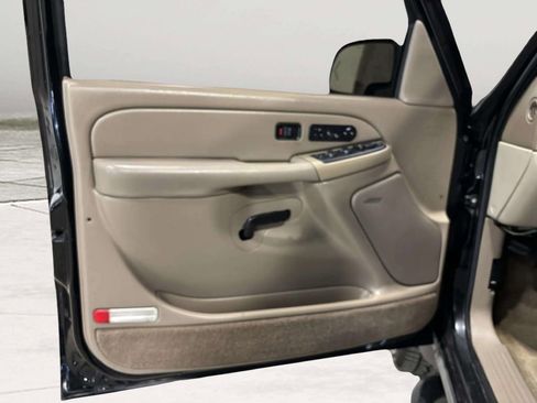 Used 2005 Chevrolet Tahoe Z71 w/ Preferred Equipment Group AWD/4WD image 17