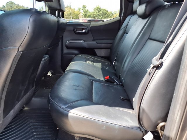 Used 2019 Toyota Tacoma TRD Off-Road AWD/4WD image 18