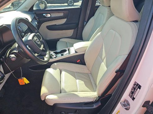 Used 2023 Volvo XC40 B4 Plus w/ Protection Package Premier FWD image 5