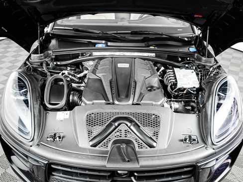 Certified 2023 Porsche Macan S AWD/4WD image 13