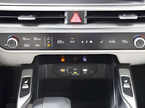 Used 2025 Kia Sorento S w/ Panoramic Sunroof Package FWD image 27