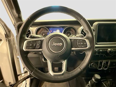 Used 2018 Jeep Wrangler Unlimited Sahara image 9