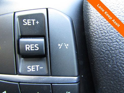 Used 2024 Ford Escape ST-Line w/ Cold Weather Package FWD image 8