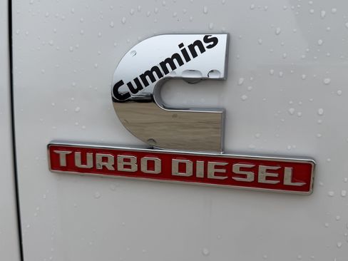 New 2026 RAM 3500 Laramie AWD/4WD image 17