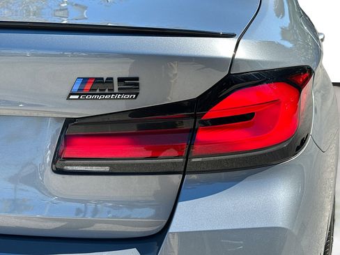Used 2023 BMW M5 image 33