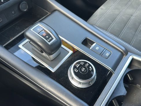 Used 2024 Mitsubishi Outlander SE image 36