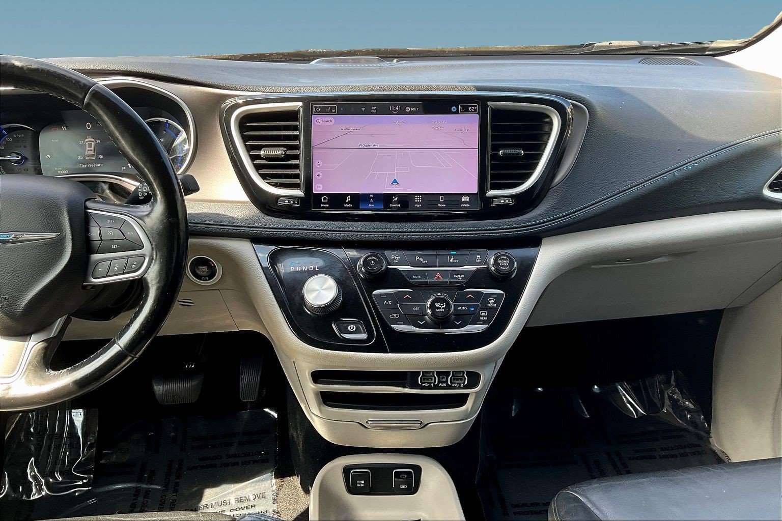 Used 2021 Chrysler Pacifica Touring-L FWD image 9