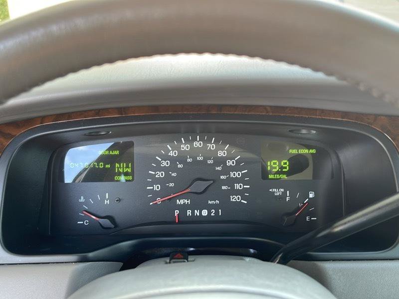 Used 1999 Lincoln Town Car Signature RWD image 31