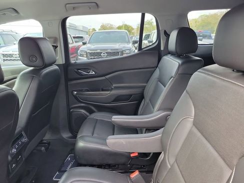 Used 2023 GMC Acadia SLT image 29