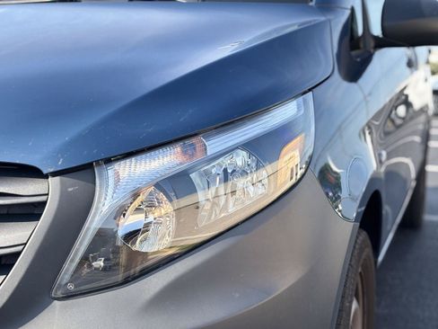 Used 2023 Mercedes-Benz Metris image 3