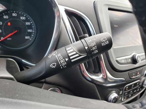 Used 2022 Chevrolet Equinox LT w/ Driver Convenience Package image 19