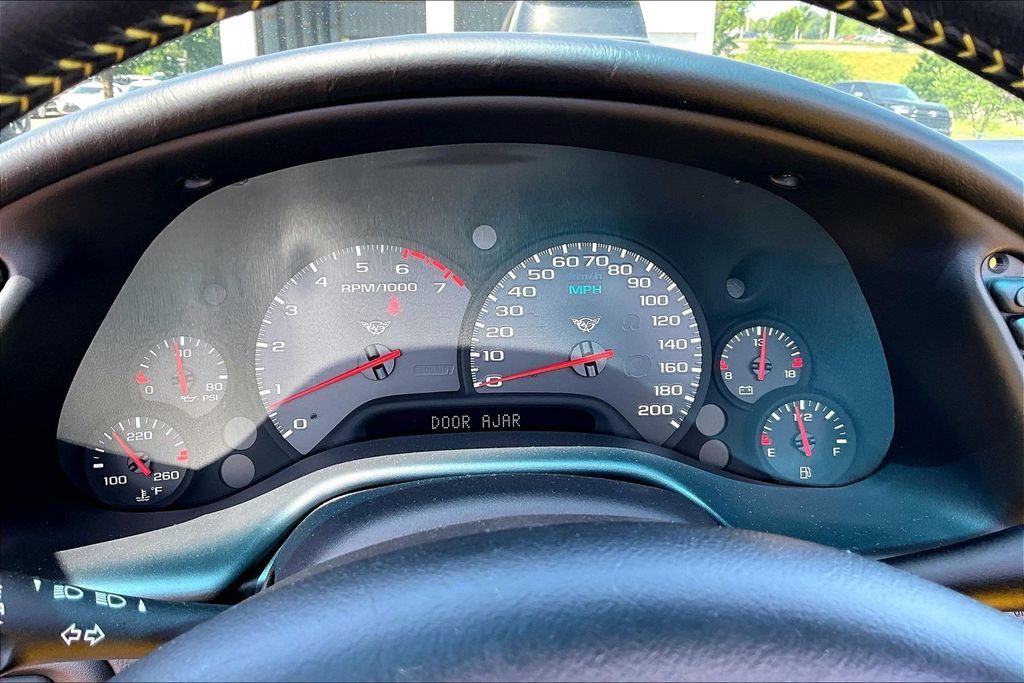 Used 1998 Chevrolet Corvette Convertible w/ Memory Pkg RWD image 13