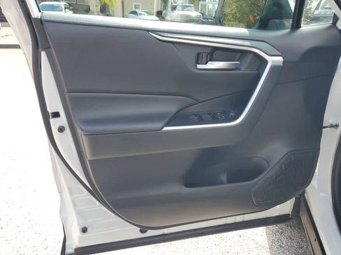 Used 2023 Toyota RAV4 SE image 17