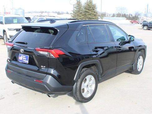 Used 2021 Toyota RAV4 XLE w/ XLE Grade Weather Package image 5