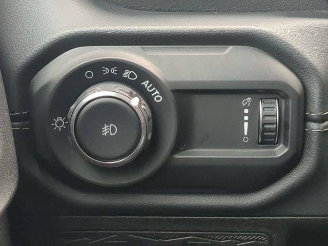 Certified 2024 Jeep Wrangler Unlimited Sahara w/ Technology Group AWD/4WD image 27