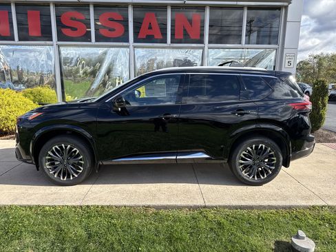 New 2026 Nissan Rogue Platinum image 3