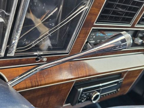 Used 1989 Lincoln Town Car Signature RWD image 25