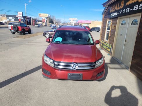 Used 2015 Volkswagen Tiguan S image 3