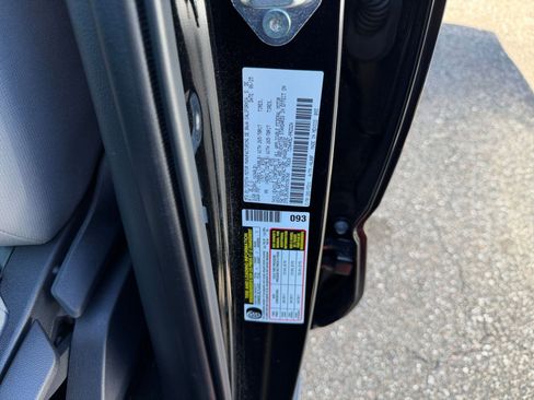 Used 2025 Toyota Tacoma TRD Off-Road image 27