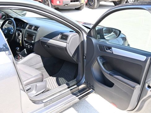 Used 2012 Volkswagen Jetta GLI FWD image 19