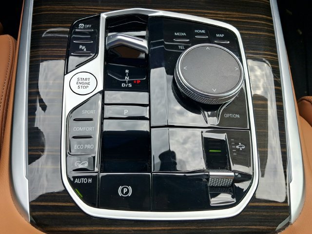 Used 2025 BMW X7 xDrive40i w/ M Sport Package AWD/4WD image 21