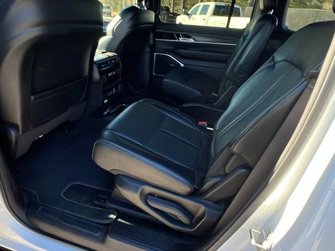 Used 2024 Jeep Wagoneer Series III image 25