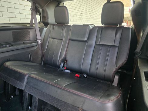 Used 2017 Dodge Grand Caravan GT FWD image 12