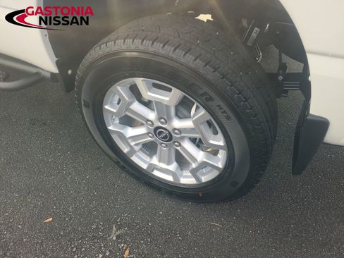 Used 2024 Nissan Titan SV w/ SV Convenience Package image 22