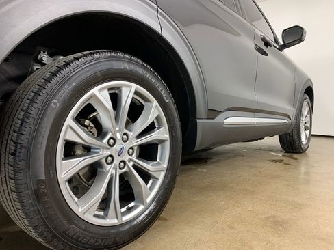 Used 2023 Ford Explorer Limited w/ Equipment Group 301A image 9