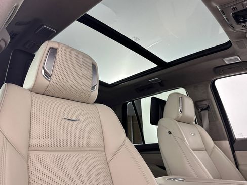 Used 2025 Cadillac Escalade Sport Platinum image 18