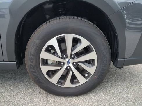 Used 2025 Subaru Outback Premium AWD/4WD image 12