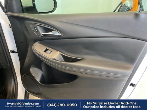 Used 2022 Buick Encore GX Essence w/ Experience Buick Package FWD image 51