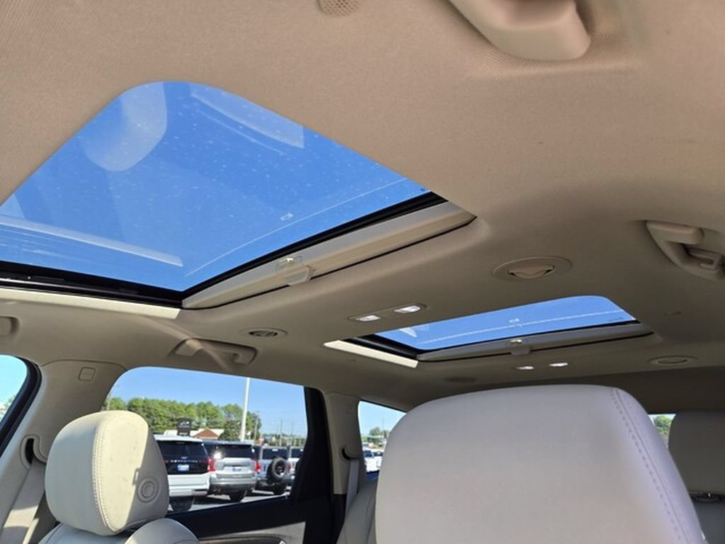Used 2020 Buick Enclave Premium w/ Sun and Sites Package FWD image 13