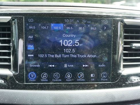 Used 2017 Chrysler Pacifica Touring-L w/ Tire & Wheel Group FWD image 10