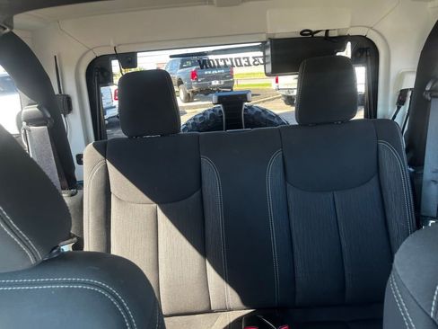 Used 2018 Jeep Wrangler Rubicon w/ Power Convenience Group image 47