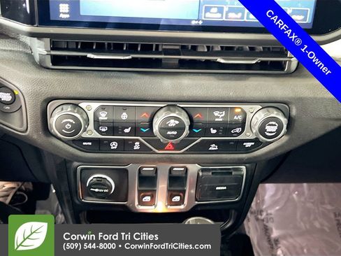 Used 2025 Jeep Wrangler Sport image 8