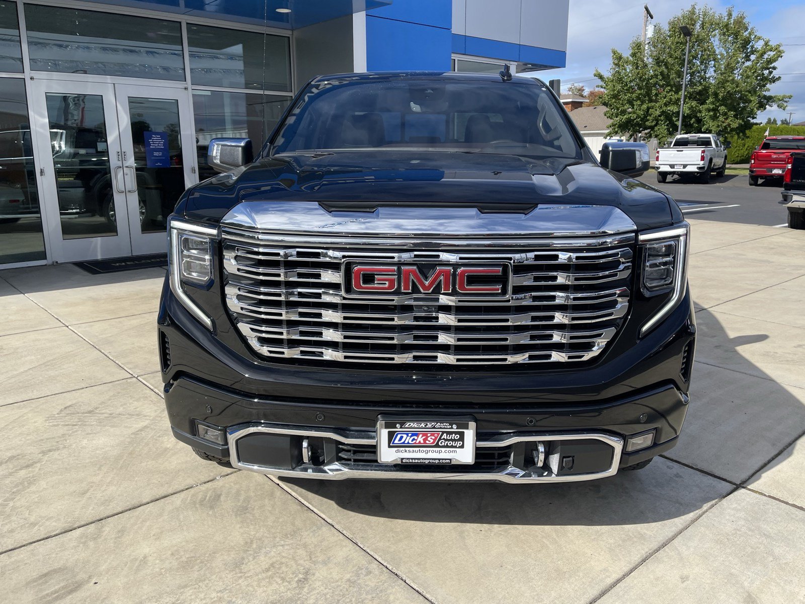 Used 2024 GMC Sierra 1500 Denali w/ Technology Package AWD/4WD image 8