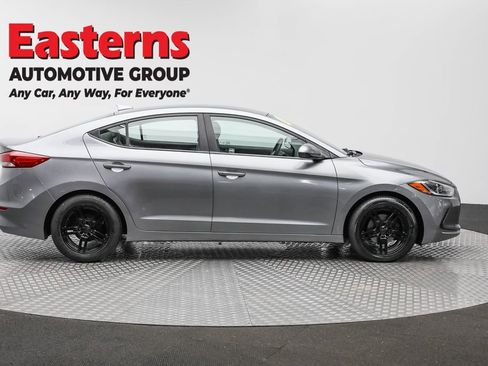 Used 2017 Hyundai Elantra SE w/ Cargo Package image 4