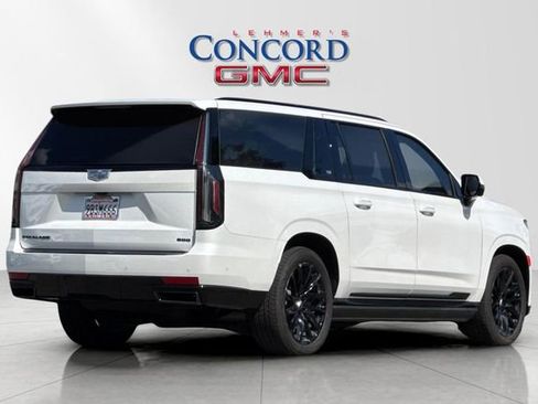 Used 2022 Cadillac Escalade ESV Sport w/ Touring Package AWD/4WD image 4