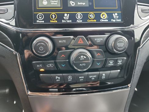 Used 2019 Jeep Grand Cherokee Limited w/ Luxury Group II AWD/4WD image 22