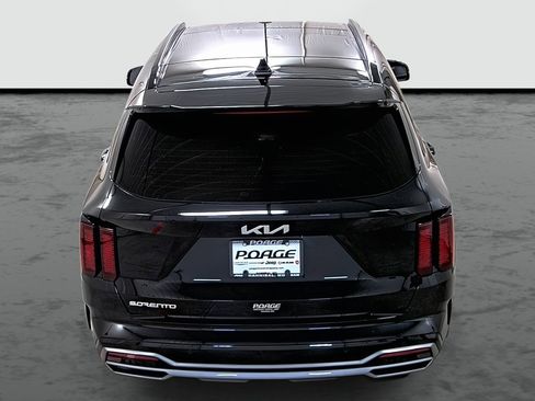 Used 2023 Kia Sorento EX w/ Panoramic Sunroof Package image 3