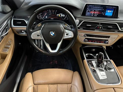 Used 2017 BMW 750i RWD image 28