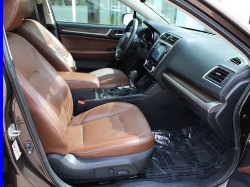 Used 2019 Subaru Outback 3.6R Touring AWD/4WD image 17