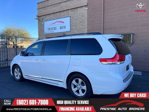 Used 2012 Toyota Sienna LE image 3