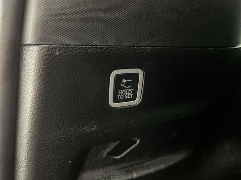 Used 2024 Jeep Wagoneer L Series II AWD/4WD image 34